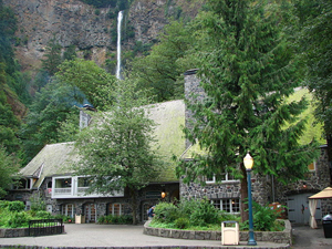 Multnomah Falls Lodge